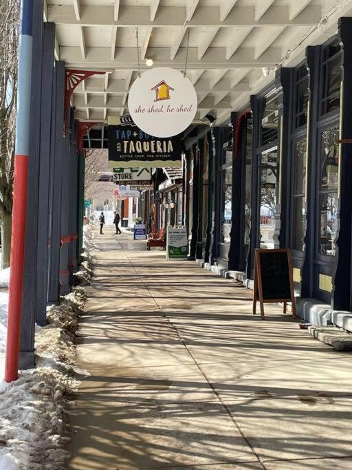 Skiing, Hiking, Village Of Eville Mtn Escape Ellicottville Eksteriør billede