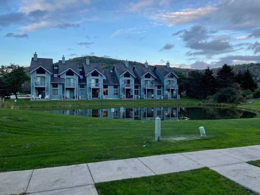Skiing, Hiking, Village Of Eville Mtn Escape Ellicottville Eksteriør billede