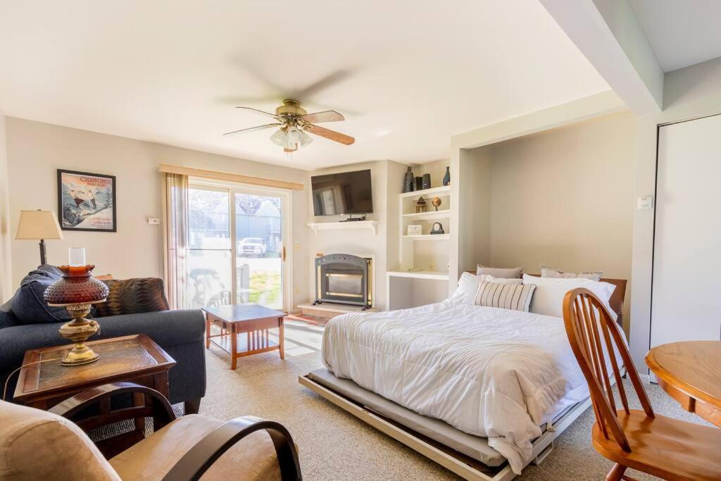 Skiing, Hiking, Village Of Eville Mtn Escape Ellicottville Eksteriør billede